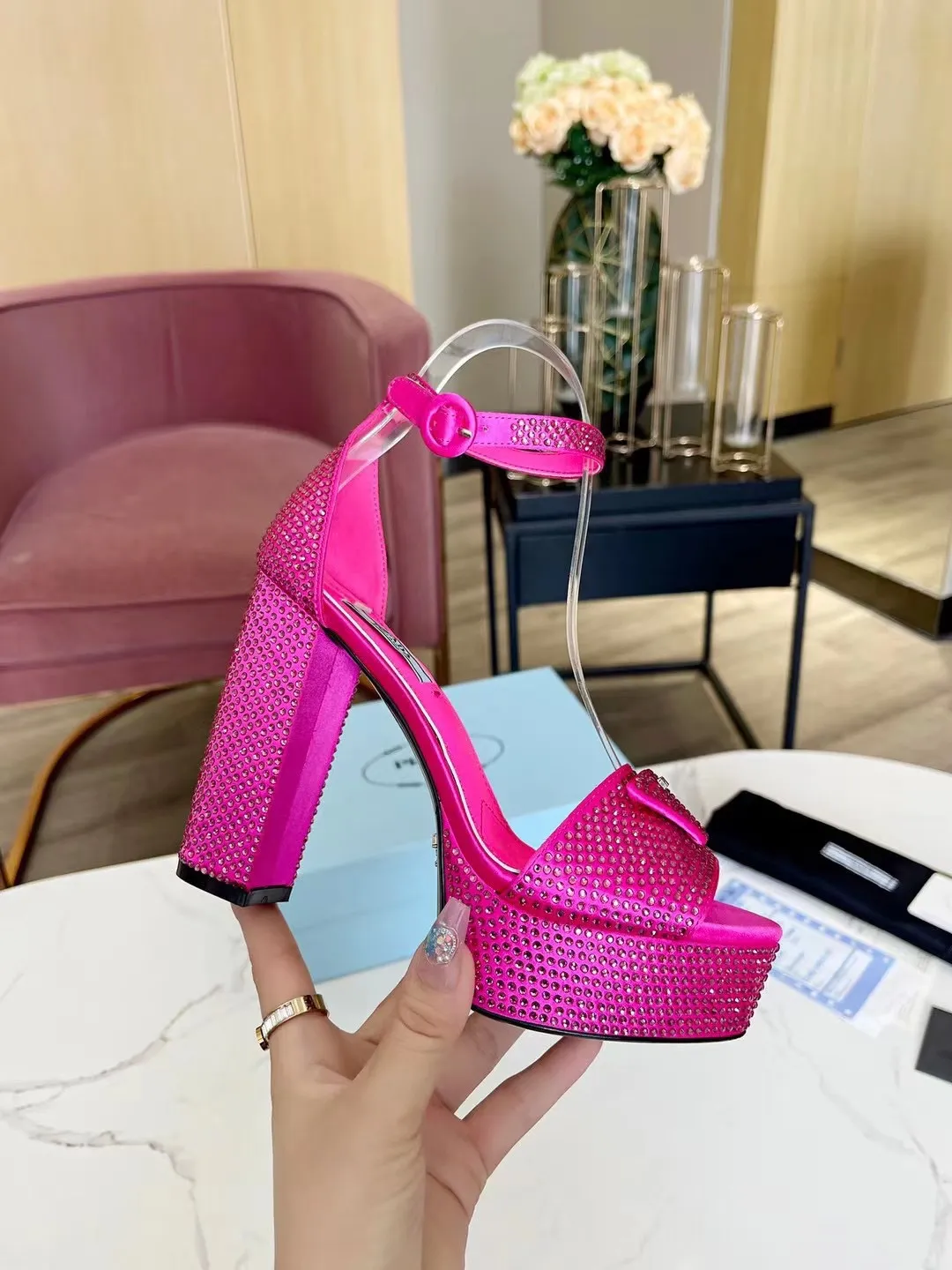 👟👟Ex-factory price 600👟👟 (imitation leather bottom-20) 👉New arrival👈Remove the original board and make a 1:1 replica‼ ️The highest version ✅ Prada's early spring catwalk hot style 😘The latest spring model Thick heel water platform rhinestone series (genuine leather outsole) (simulated leather sole) A must-have for goddesses The upper and the feet are super beautiful 👉The upper is made of imported open-edge beaded cowhide, soft and textured, lining + foot pads, imported sheepskin, breathable and comfortable, private model water platform, heel platform 3.5M, heel height 11.5M Code number 35M-39M (34 40 414243 (custom-made, non-refundable and non-exchangeable)